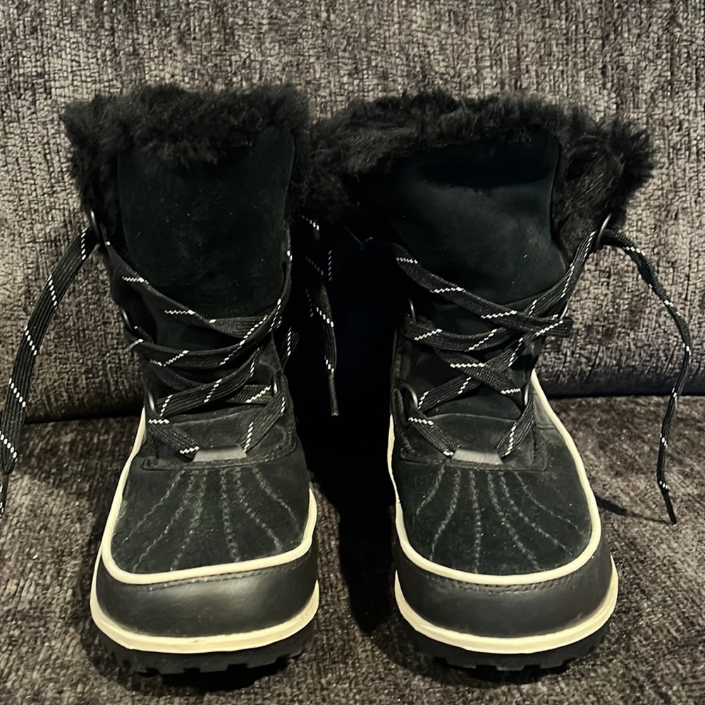Sorel size 9.5 womens black suede faux fur and waterproof ankle boots like new